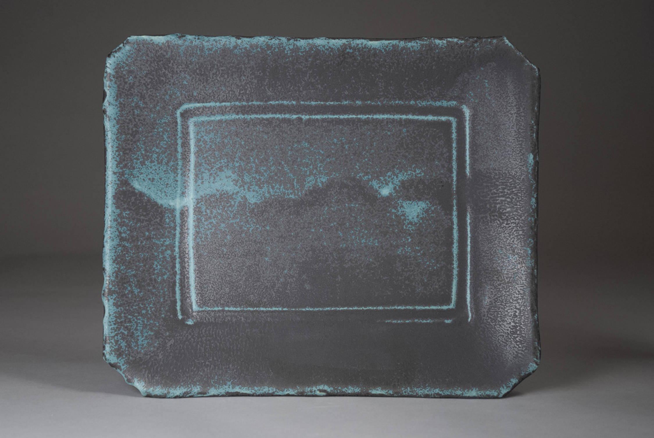 Jan Schachter’s rectangular platter, 12½ in. (32 cm) in length, stoneware, fired to cone 10, 2020.