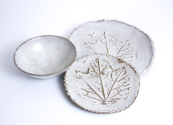 Catharina Goldnau’s maple large plate, salad plate, and bowl, to 10 ½ in. (27 cm) in length, stoneware, glazes, fired to cone 6, 2020.