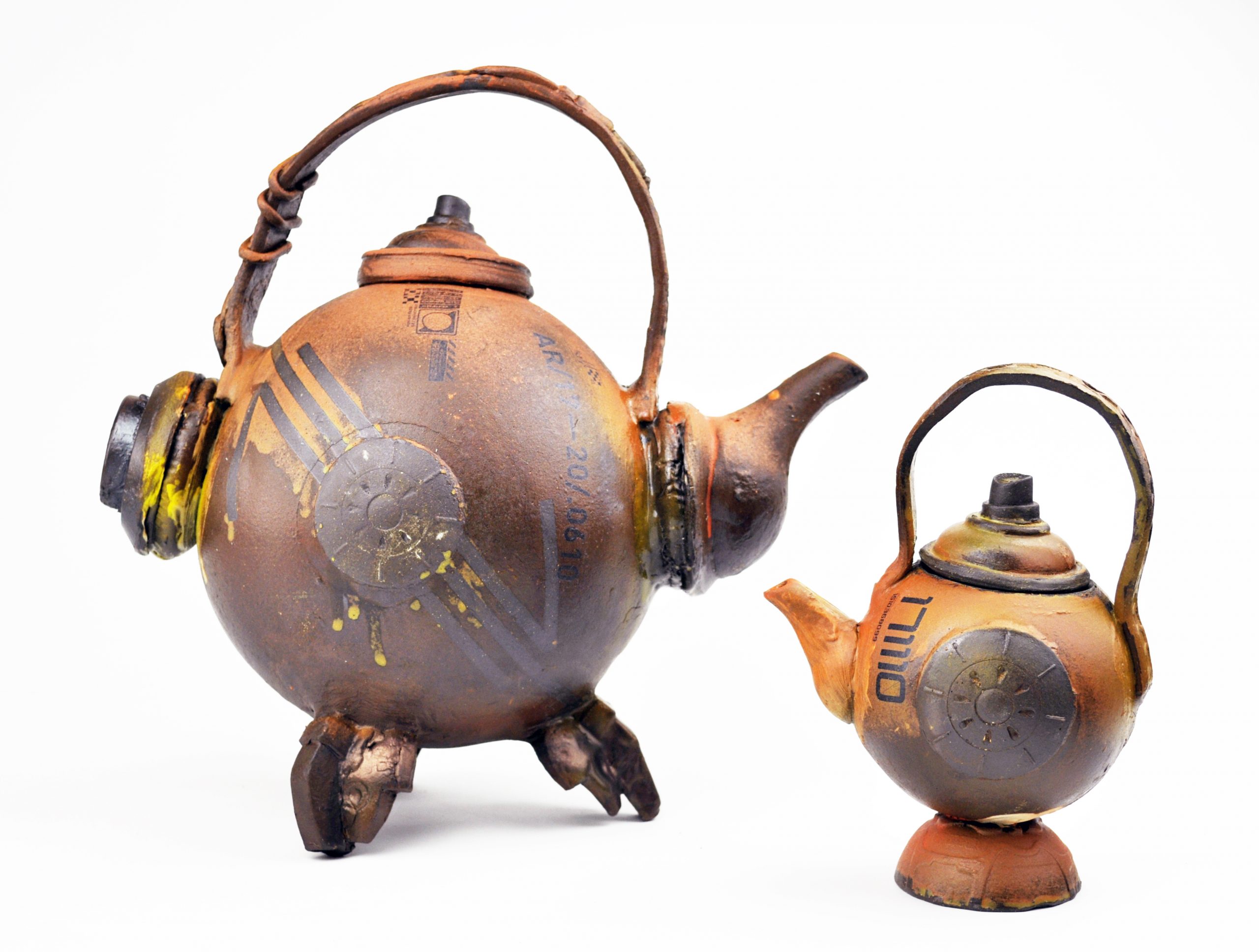 William Jackson III, Sci-Fi Teapots, large teapot: 9 in. (23 cm) in height, small teapot: 8 in. (20 cm) in height, 710 brown clay, fired to cone 6